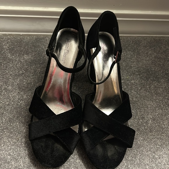 Velvet heels size 8 1/2 - Picture 2 of 7